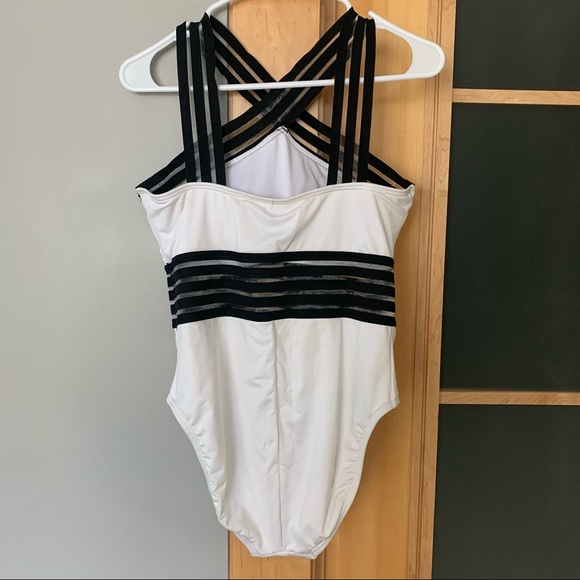 Black and white Kenneth Cole swimsuit - Picture 2 of 2